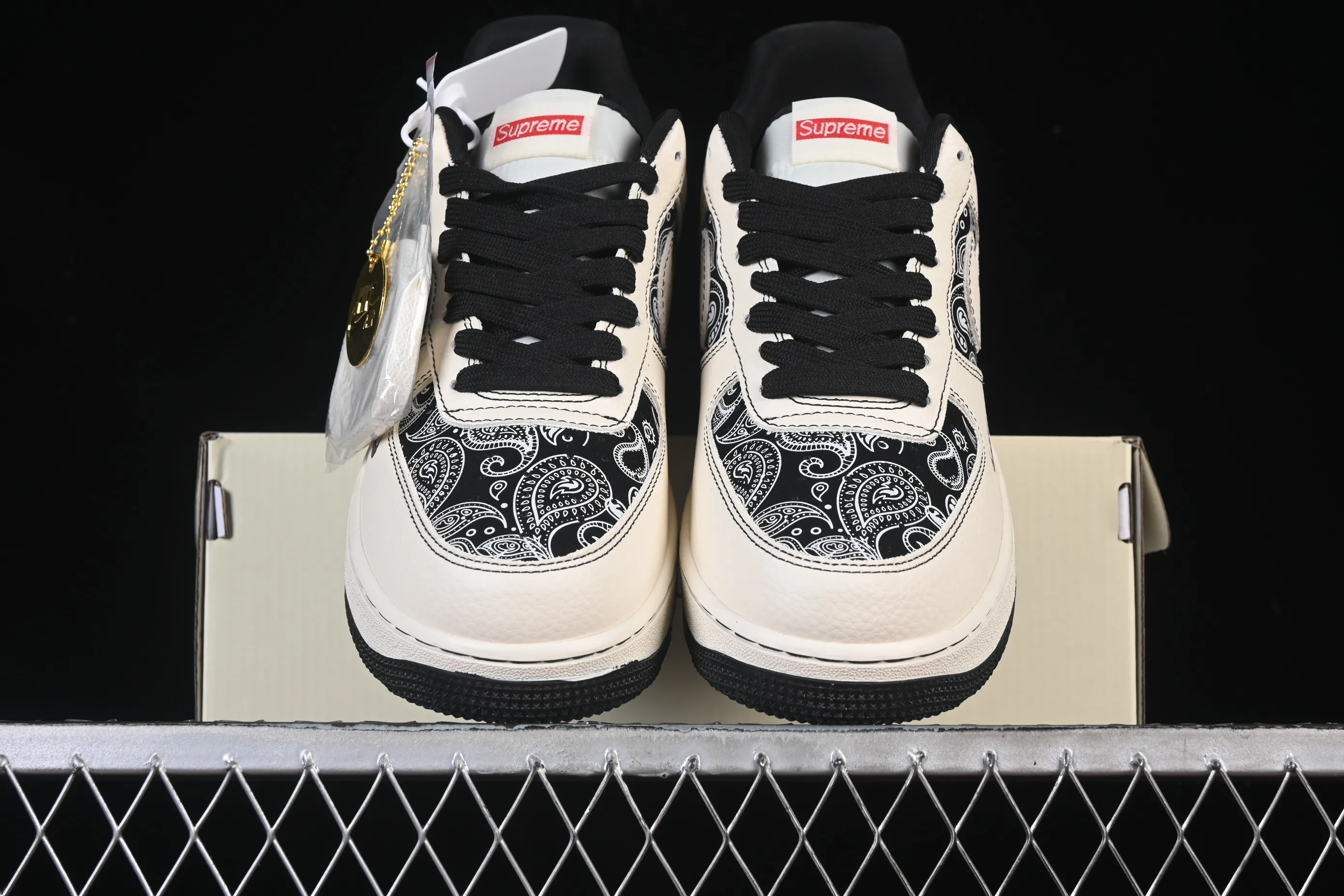 All Categories Nk Air Force 1 Air Force Series Nk Air Force 1 Low Air Force Low Nike Air Force 1'07 Low Cashew Flower Classic White and Black Air Force One Low Casual Shoes ZD1988-005